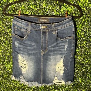 Fashion Nova Dark Wash Jean Mini Skirt !!
